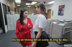 Bắt gặp nhân viên thủ dâm trong giờ làm việc
