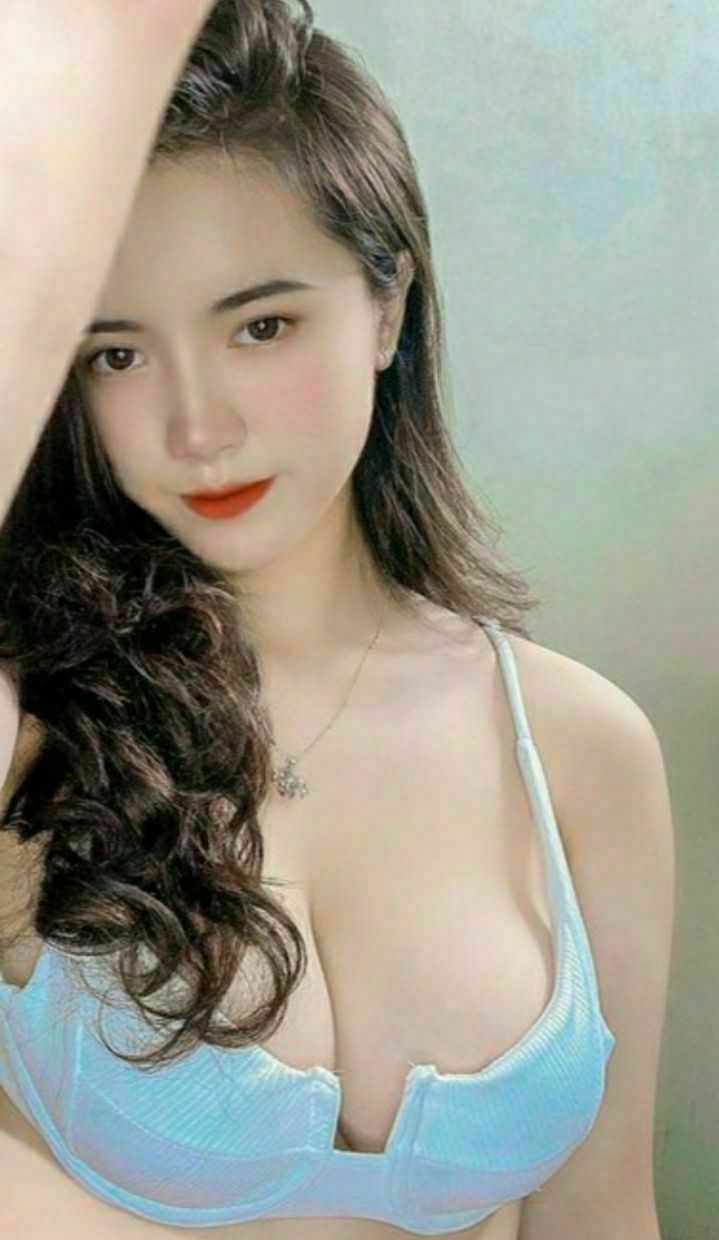 Chàng trai tân lọt vào mắt xinh của 2 chị dâm nữ