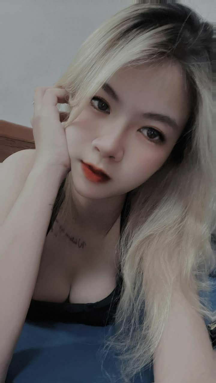 Về quê gặp lại cô chị gái lười biếng ngực bự